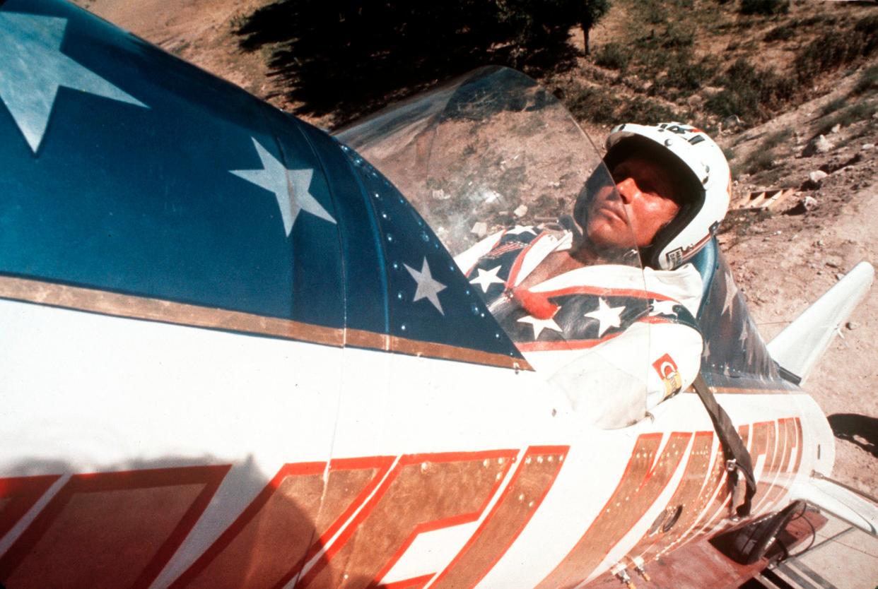 Evel Knievel's son sues Disney over 'Toy Story 4' daredevil character (AP1974)