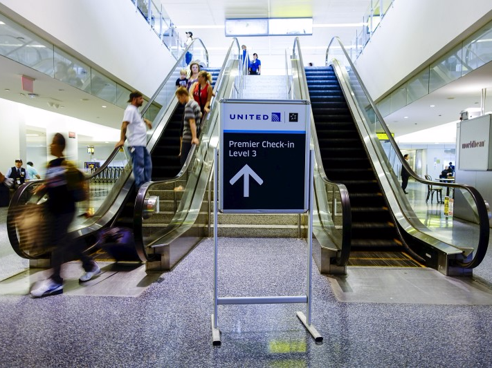 People walk at the United Airlines terminal at the Newark Liberty International Airport in New Jersey, July 8, 2015.  REUTERS/Eduardo Munoz 