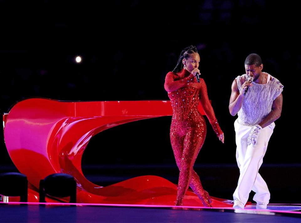 <p>For Alicia Keys and Usher, It Started When They Were Younger...</p>