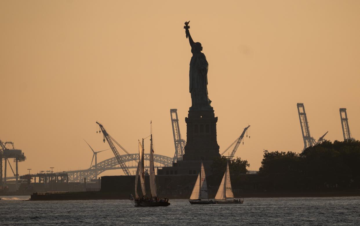 Patung Liberty di Pelabuhan New York pada 6 September 2023, di Kota New York.