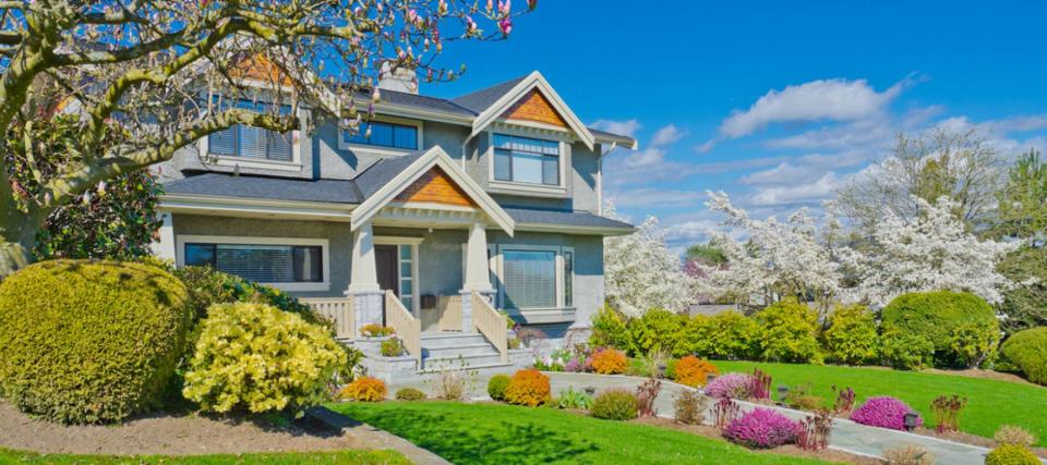 Analysts are optimistic about spring home-buying season despite 'compounding challenges' of rising mortgage rates and a worsening inventory shortage