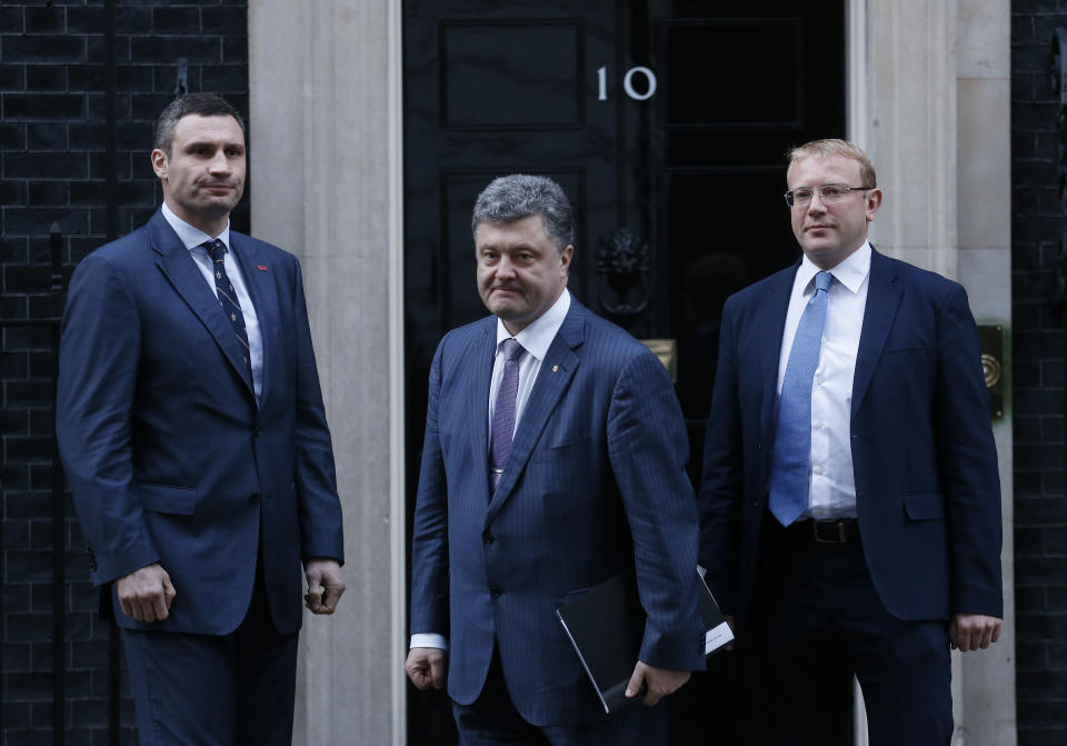 From left, Ukrainian parliamentarians Vitali Klitschko, leader of the UDAR (Ukrainian Democratic Alliance for Reform) party, Petro Poroshenko, and Andriy Shevchenko, Fatherland party, pose for the media outside 10 Downing Street for a meeting with British Prime Minister David Cameron and Foreign Secretary William Hague, London, Wednesday, March 26, 2014. (AP Photo/Sang Tan)