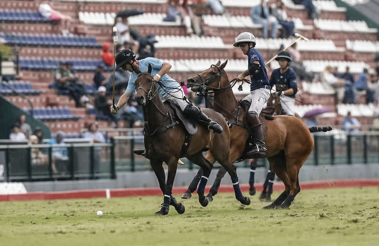 Backhander de Guillermo Terrera ante Juan Martín Nero, la figura de un cruce apagado entre conjuntos de Cañuelas.