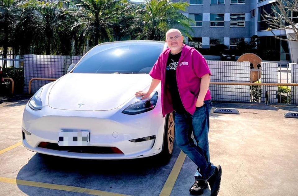 ▲喜愛3C產品的劉亮佐為自己入手Tesla Model Y。