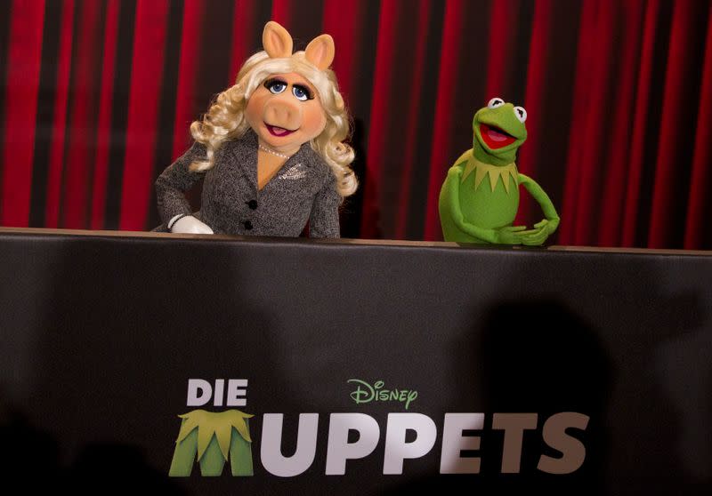 Muppets Miss Piggy and Kermit the Frog pose during photocall promoting movie The Muppets in Berlin