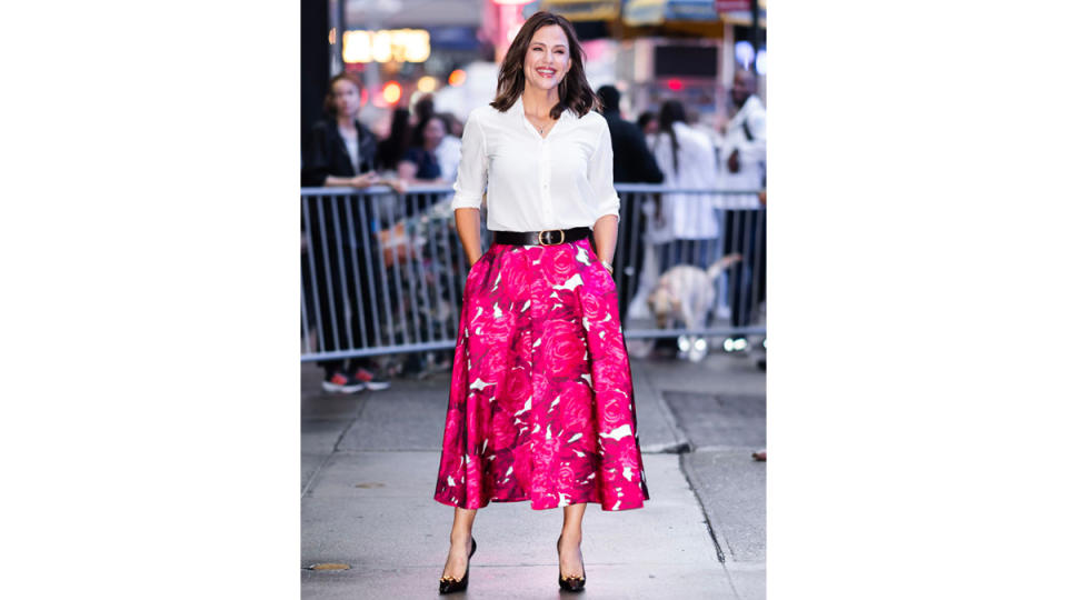 Jennifer Garner in a midi skirt