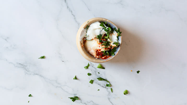 Yogurt sauce in bowl