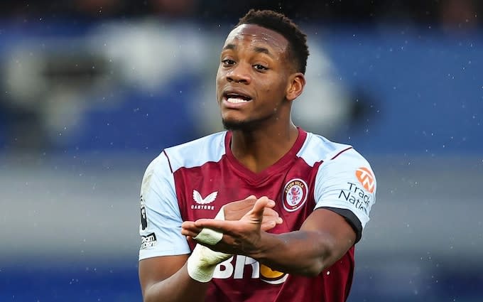 Jhon Duran in action for Aston Villa.