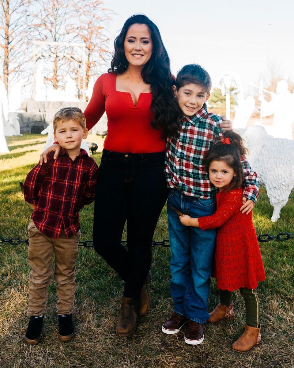 Jenelle Evans poses with her kids for Christmas