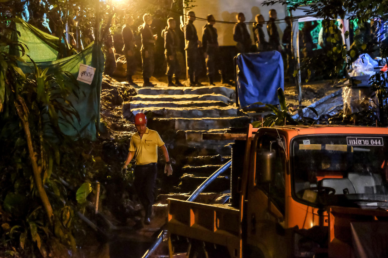 Rescuers lines up to enter Tham Luang Nang Non cave to continue rescue operation on July 05, 2018 in Chiang Rai, Thailand. The 12 boys and their soccer coach have been found alive in the cave where they’ve been for over a week after rains blocked the entrance. (Getty Images)