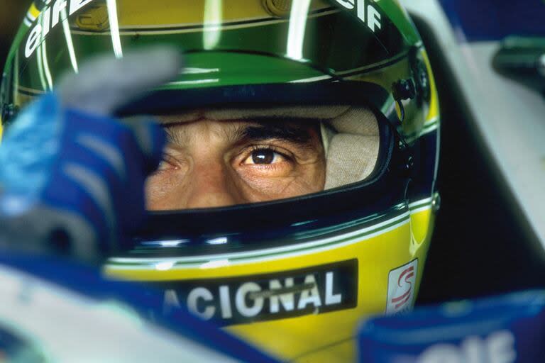 El corredor de Fórmula 1, Ayrton Senna, en el cockpit de su último auto, el Williams FW16-Renault con el que se mató en el circuito de Imola