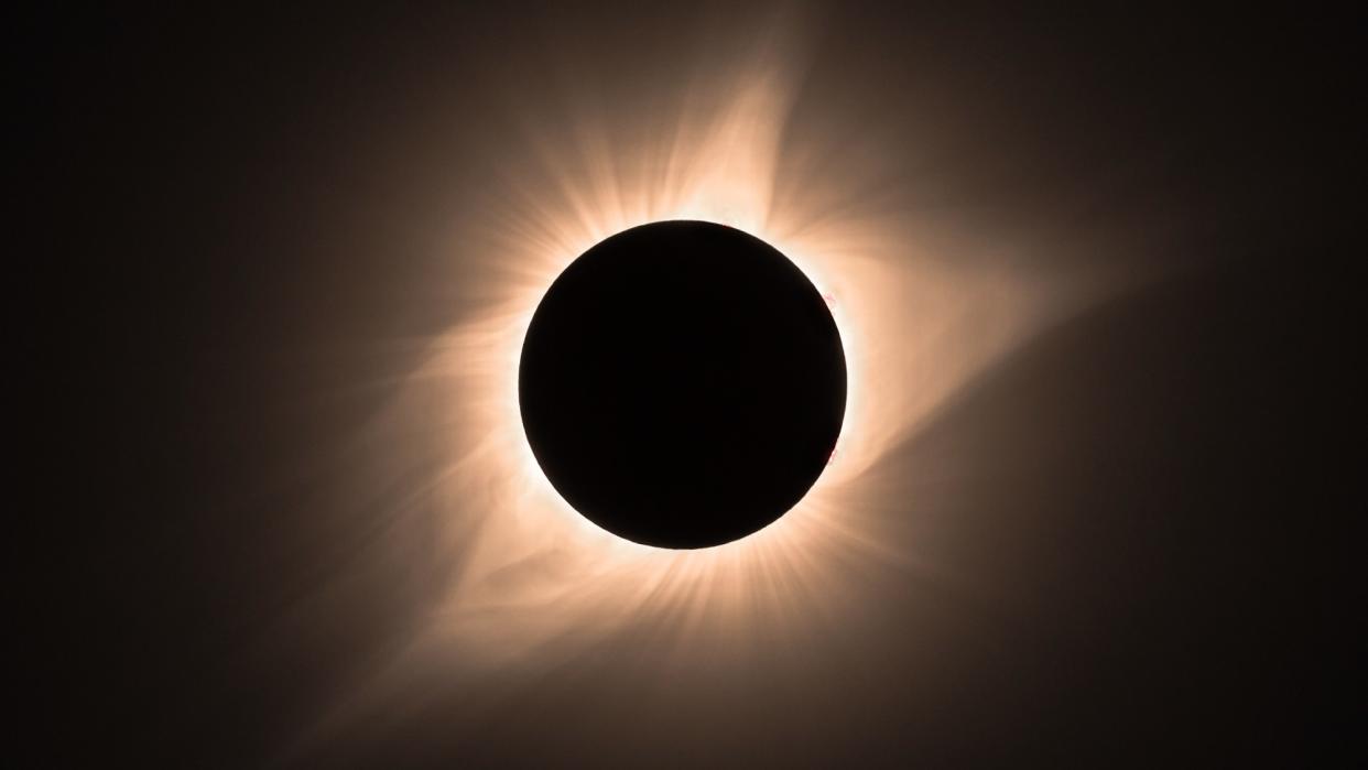  The moon blocks the sun in the 2017 total eclipse. 