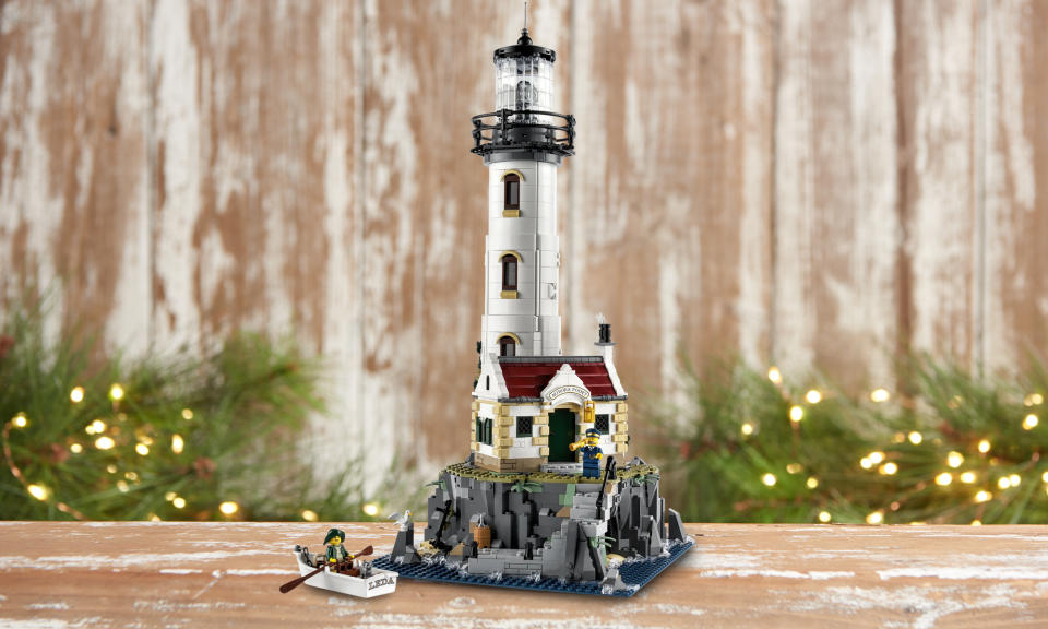 LEGO Motorized Lighthouse