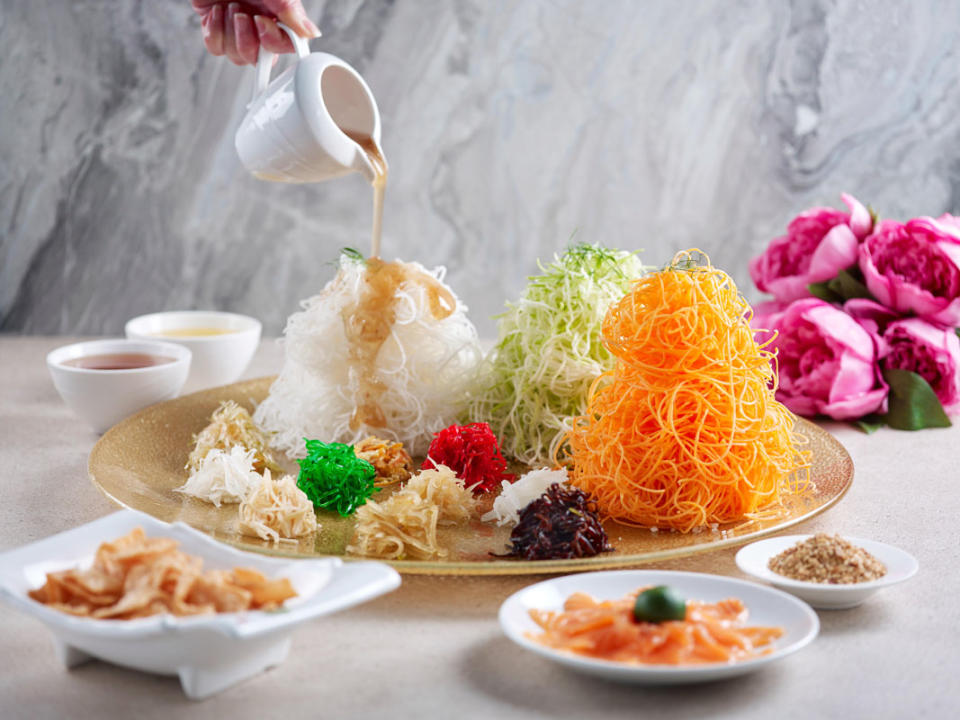 Salmon yusheng salad. (PHOTO: Azur)