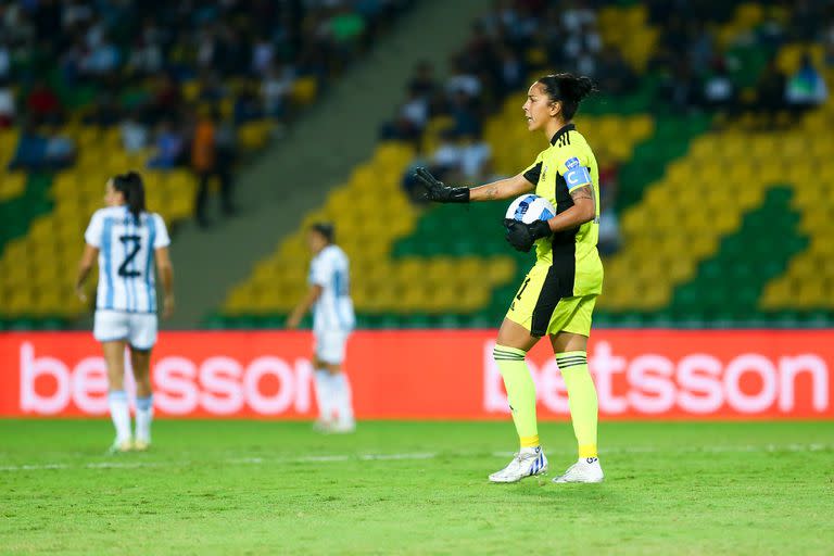 Vanina Correa, ofreciendo seguridad y experiencia en el arco de la selección argentina