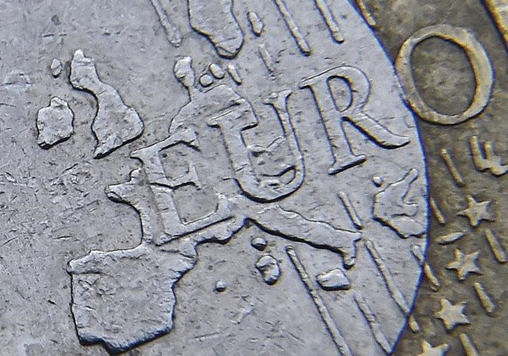 Detail of a European map, including Great Britain, is seen on the face of a Euro coin in London, Britain, January 31, 2016. REUTERS/Toby Melville/Files