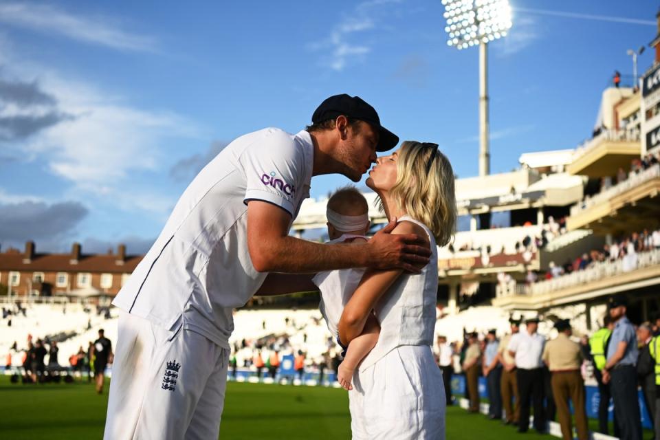 Broad kisses his partner Mollie King following his final match (Getty Images)
