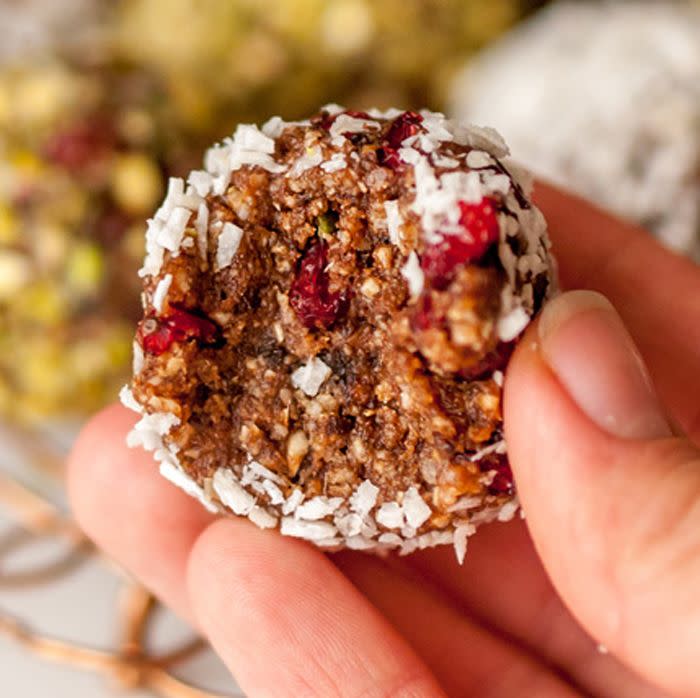 No-Bake Ginger Cinnamon Bliss Balls