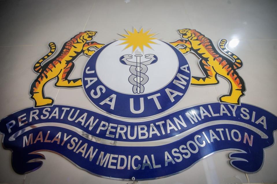 Malaysian Medical Association President Datuk Dr Subramaniam Muniandy then urged relevant authorities as well as the Malaysian Medical Council (MMC) to conduct a full investigation into the matter. — Picture by Hari Anggara