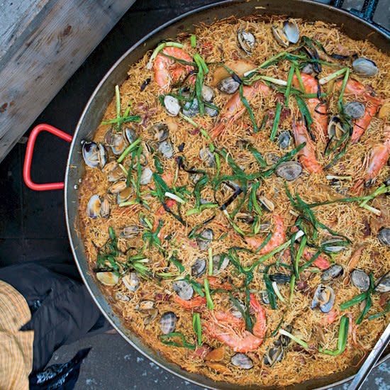 Fideos with Shrimp, Ham and Clams