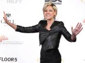 <p>Helene Fischer bei einem Auftritt im Jahr 2010: Damals durften die Outfits auch noch etwas schlichter sein. Wobei die Lederbluse und die Kurzhaarfrisur schon ein wenig "frech" waren ... (Bild: Andreas Rentz/Getty Images)</p>