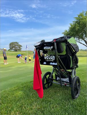 Device That Turns Baby Carriage Into Golf Caddy