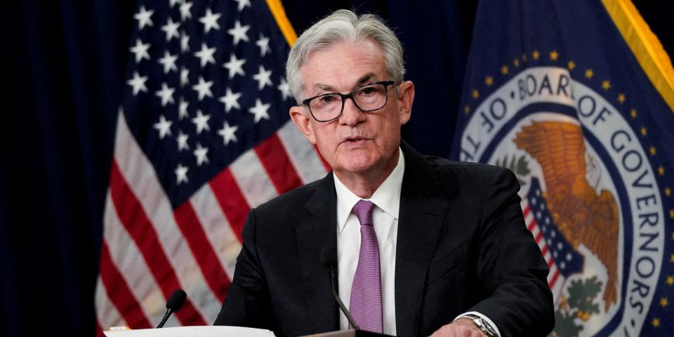 Jerome Powell speaks at a Fed meeting