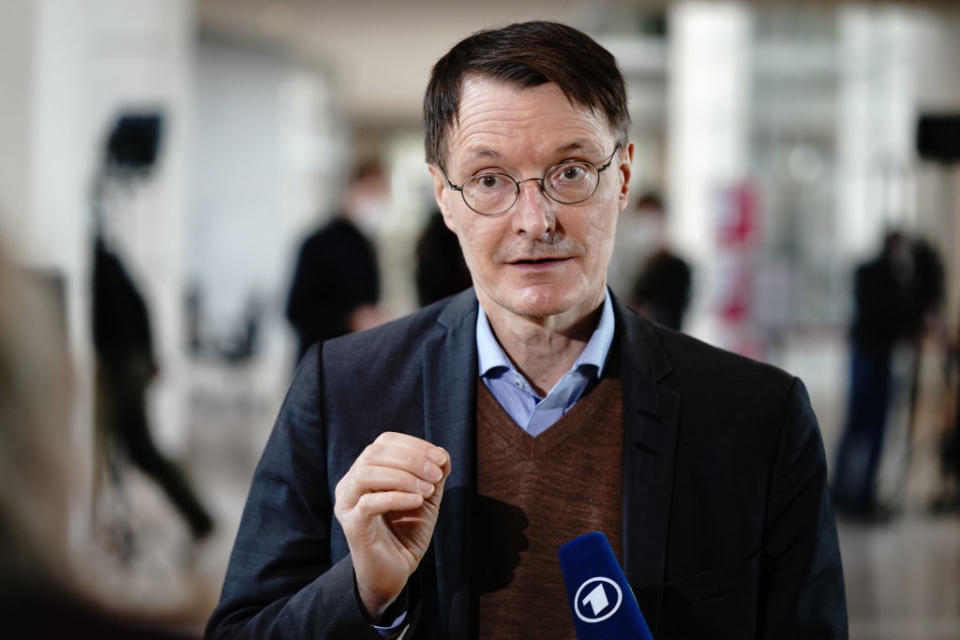 24 March 2021, Berlin: Karl Lauterbach, health expert of the SPD, gives an interview after Chancellor Merkel (CDU) answered the questions of the members of the Bundestag during the government questioning in the Bundestag. A main topic is the Easter and lockdown decisions of the federal-state conference on the Corona pandemic. Photo: Kay Nietfeld/dpa (Photo by Kay Nietfeld/picture alliance via Getty Images)