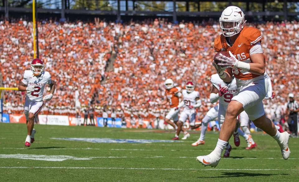 Texas Longhorns tight end Gunnar Helm (85) catches the ball for the touchdown against Oklahoma Sooners defense in the second quarter during an NCAA college football game at the Cotton Bowl on Saturday, Oct. 7, 2023 in Dallas, Texas. This game makes up the119th rivalry match up.