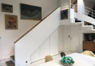 <p>Les tableaux sont nombreux chez Philippe Corbin. L’un des endroits où l’on en trouve le plus reste le mur à côté de l’escalier.</p><br>