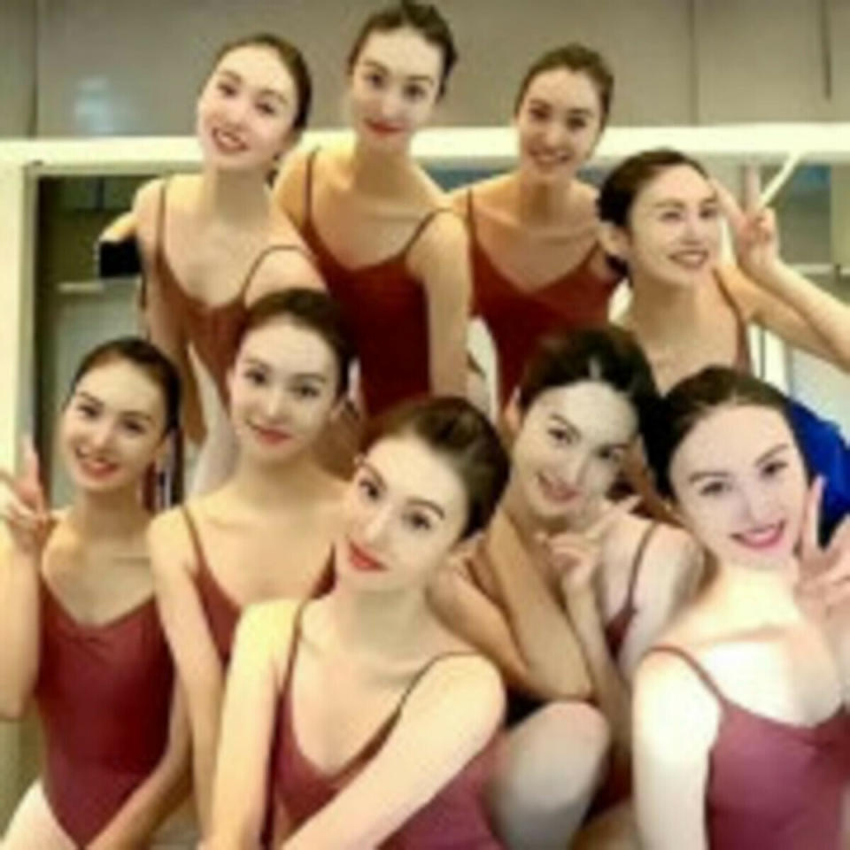 《鳳凰週刊》指恒大歌舞團是恒大的公關門面，隊員都是年輕貌美的女性   圖 : 翻攝自微博