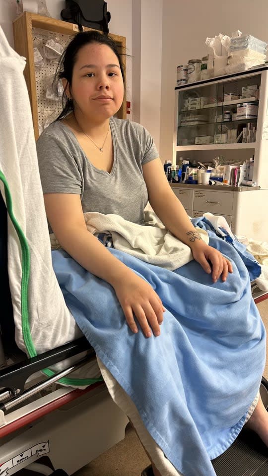 Wilma says Kaysha was forced to put weight on her legs while waiting for care in the Nain community clinic. Kaysha was able to put weight on her left leg, but she was still in excruciating pain, says Wilma. (Submitted by Wilma Jenkins)