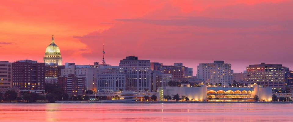 Skyline of Madison of Wisconsin at sunset viewing from Olin Turville Park. Photo showing the state capital and lake Monona with reflections, Madison, Wisconsin, USA.