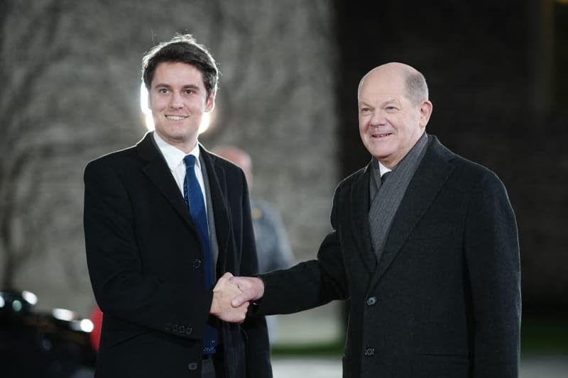 German Chancellor Olaf Scholz (R) shakes hands with French Prime Minister Gabriel Attal in front of the German Chancellery. Kay Nietfeld/dpa