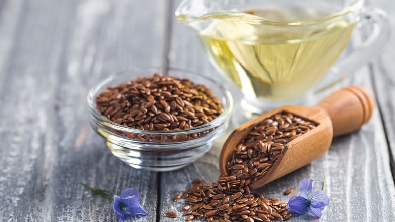 flax seeds and flaxseed oil