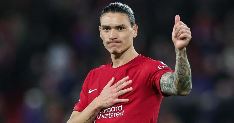 Darwin Núñez #27 of Liverpool touches the badge on his shirt and gives the thumbs up to the fans at the end of the Premier League match Liverpool vs Leicester City at Anfield, Liverpool, United Kingdom, 30th December 2022 Credit: Alamy