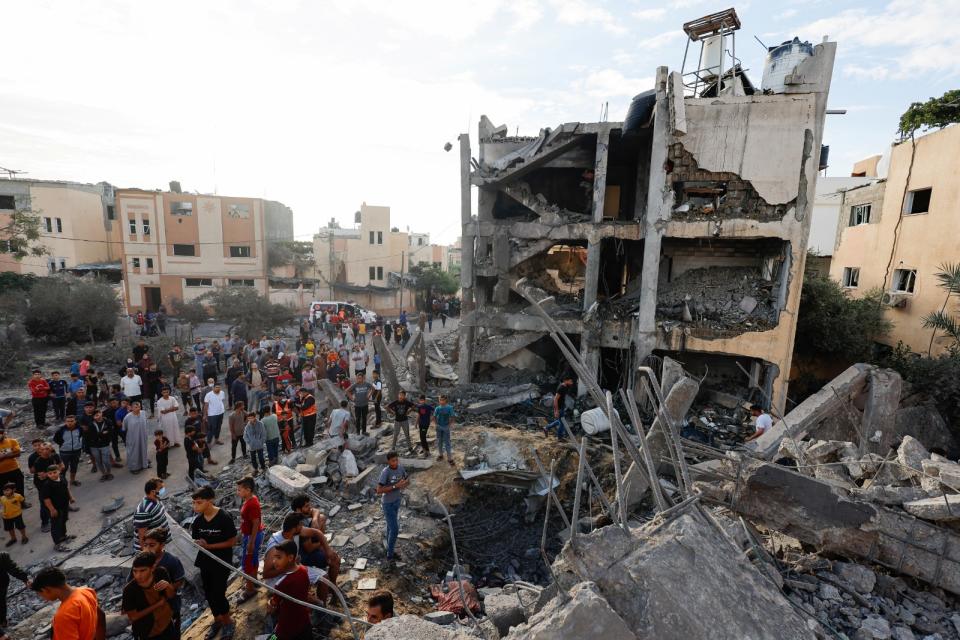 加薩走廊南部尤甘尼斯一棟民宅17日遭以色列空襲。路透社