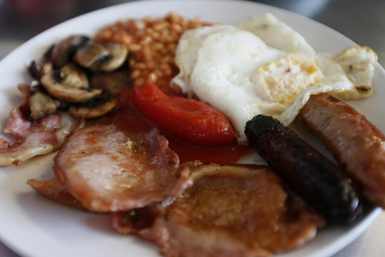 A full English breakfast is seen at the Glider Cafe along the A419 near Frampton Mansell, south west England September 5, 2013. REUTERS/Stefan Wermuth   (BRITAIN - Tags: FOOD SOCIETY TRANSPORT)