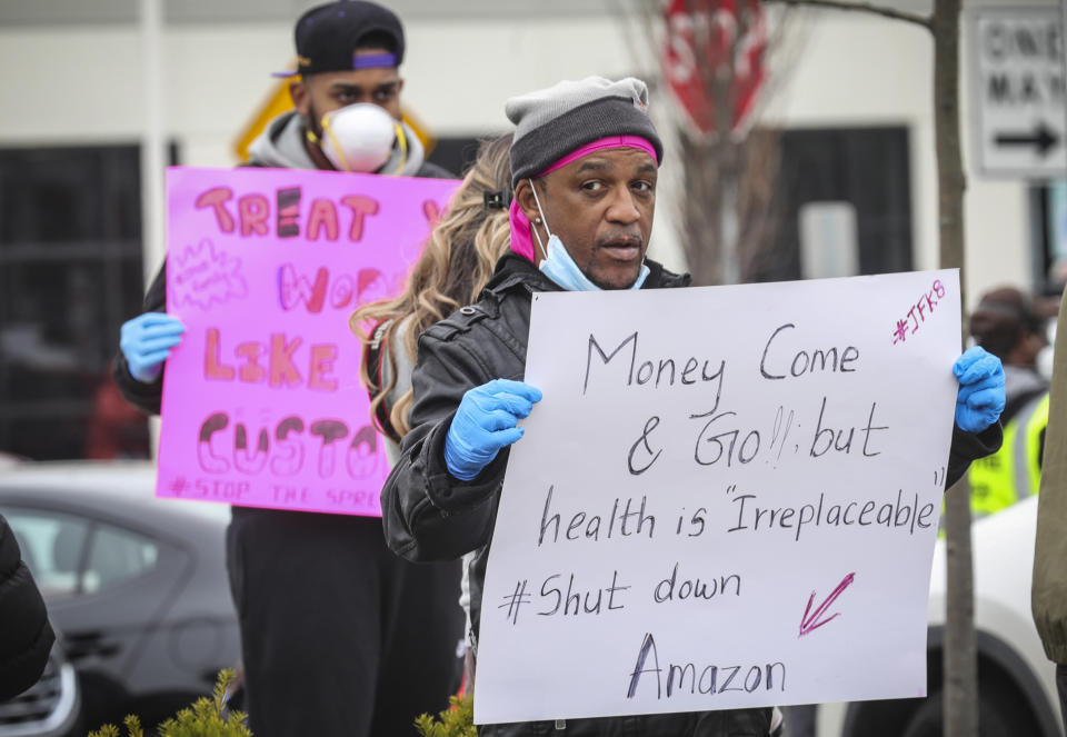 Gerald Bryson, left, join workers at an Amazon fulfillment center in Staten Island, New York, protesting conditions in the company's warehouse on March 30. (Photo: ASSOCIATED PRESS)