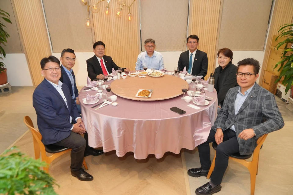 <strong>民眾黨主席與藍白立院黨團三長餐敘。（圖/台灣民眾黨提供）</strong>