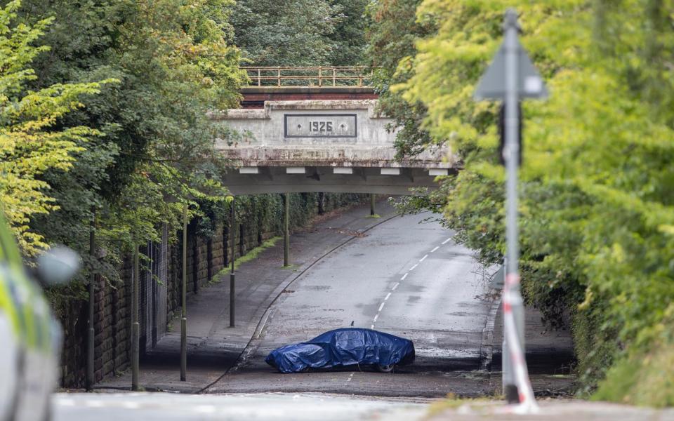 Der Mercedes war auf dem Queens Drive in Liverpool eingeklemmt