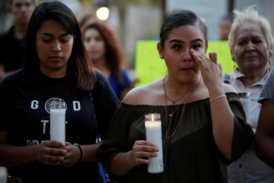 <p>Jennifer Hernandez (L) and Paola Rodriguez, Deferred Action for Childhood Arrivals (DACA) program recipients, participate in a candle vigil at the San Jacinto Plaza in El Paso, Texas, Sept. 5, 2017. (Photo: Jose Luis Gonzalez/Reuters) </p>