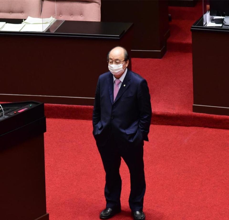 民進黨立院黨團總召柯建銘表示，1月15日民眾黨新科立委黃國昌出考卷，要藍綠選立法院長者，該做的是提出清楚的國會改革與承諾，民進黨也發表聲明三點回應，而國民黨今日也提出國會改革，柯建銘表示，國民黨「不外乎」臨渴掘井。（柯建銘辦公室提供／游念育台北傳真）