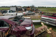 <p>Volunteers and neighbors clean up debris in Adairville, Ky., Sunday, Feb. 25, 2018, after a deadly storm moved through the area Saturday. (Photo: Bac Totrong/Daily News via AP) </p>