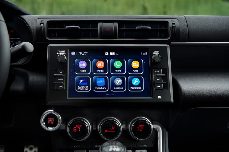 配置7吋數位儀表與可支援Apple CarPlay/Android Auto的8吋中控螢幕。