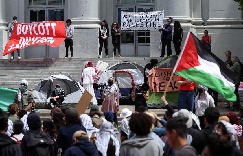 BERKELEY, CALIFORNIA - APRIL 22: Pro-Palestinian protesters set up a tent encampment during a demonstration in front of Sproul Hall on the UC Berkeley campus on April 22, 2024 in Berkeley, California. Hundreds of pro-Palestinian protesters staged a demonstration in front of Sproul Hall on the UC Berkeley campus where they set up a tent encampment in solidarity with protesters at Columbia University who are demanding a permanent cease fire in war between Israel and Gaza. (Photo by Justin Sullivan/Getty Images)