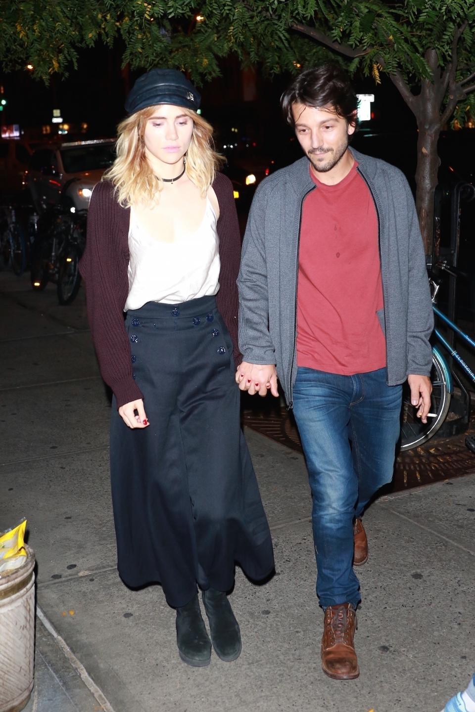 <p>Diego Luna y Suki Waterhouse andan por estos días en Nueva York, donde fueron captados por los paparazzi presumiendo de su amor, como dos adolescentes/The Grosby Group </p>