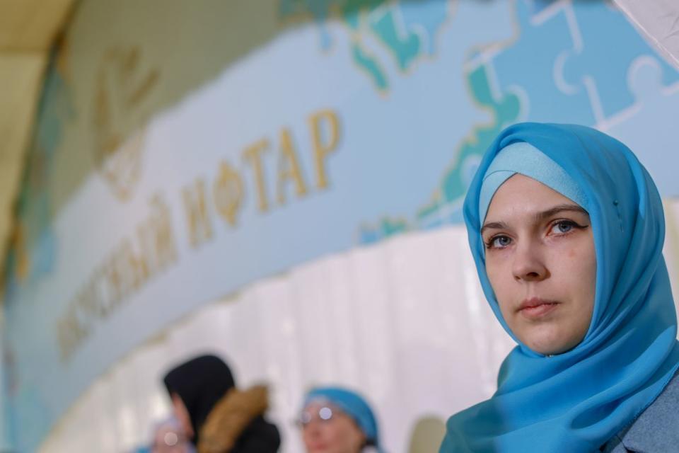 Muslims have fast-breaking (iftar) dinner in the first day of Muslim's holy month of Ramadan in Moscow, Russia on April 2, 2022. The traditional iftar tent is set up for the holy month of Ramadan in front of the Anit Mosque in Zafer Park. (Sefa Karacan/Anadolu Agency via Getty Images)