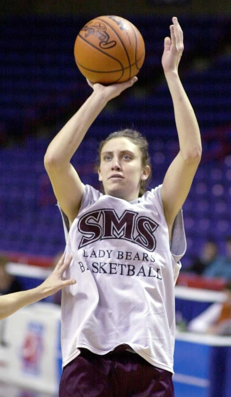 Carly Deer was a force inside for the 2001 Lady Bears, pulling down a team-high 7.7 rebounds per game.