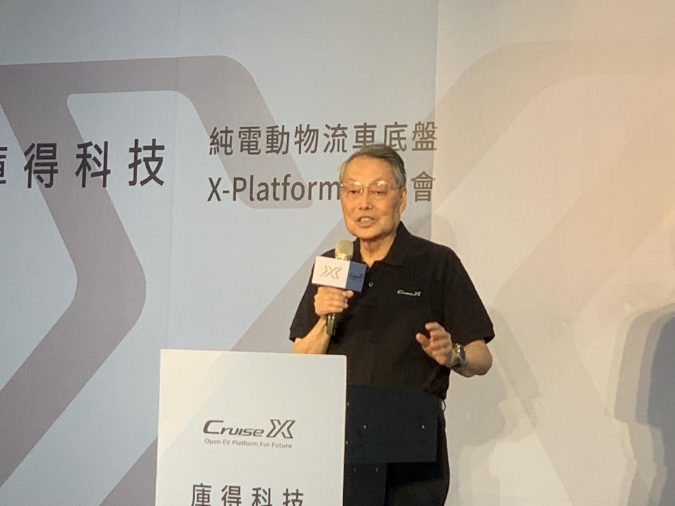 宏碁創辦人施振榮表示，未來電動車產業將啟動典範轉移，台灣應掌握這個新機會，與電動車產業夥伴攜手合作以IP造車。（圖／記者呂俊儀攝）